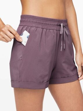 Lululemon Women's Spring Break Away Short Purple Sz 8